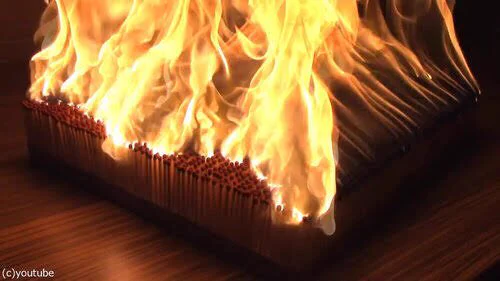 @mikimobilephone マッチもだし、ろうそくも束ねて燃やすのはダメ！ぜったい。 