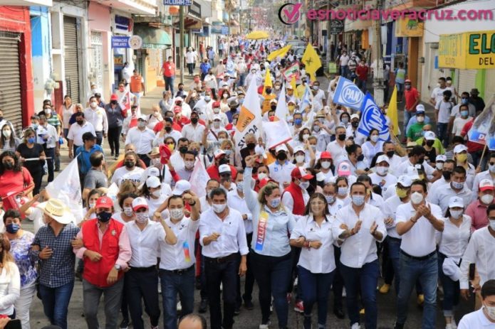 Notimexpr's tweet photo. SOMOS MILES Y RESCATAREMOS A XALAPA, #XALAPAVA
https://t.co/KI53vq8xv4 https://t.co/oEn6ziX7xz