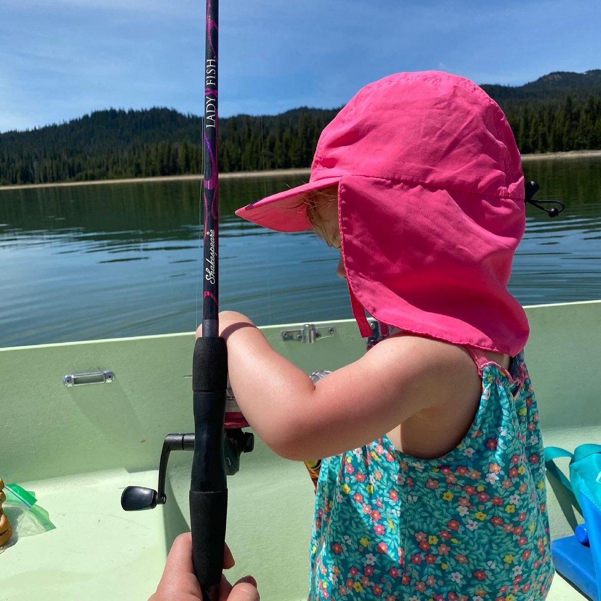 Shawnderbot's tweet photo. Beautiful day at the lake ☀️ https://t.co/nhlDR6ait1