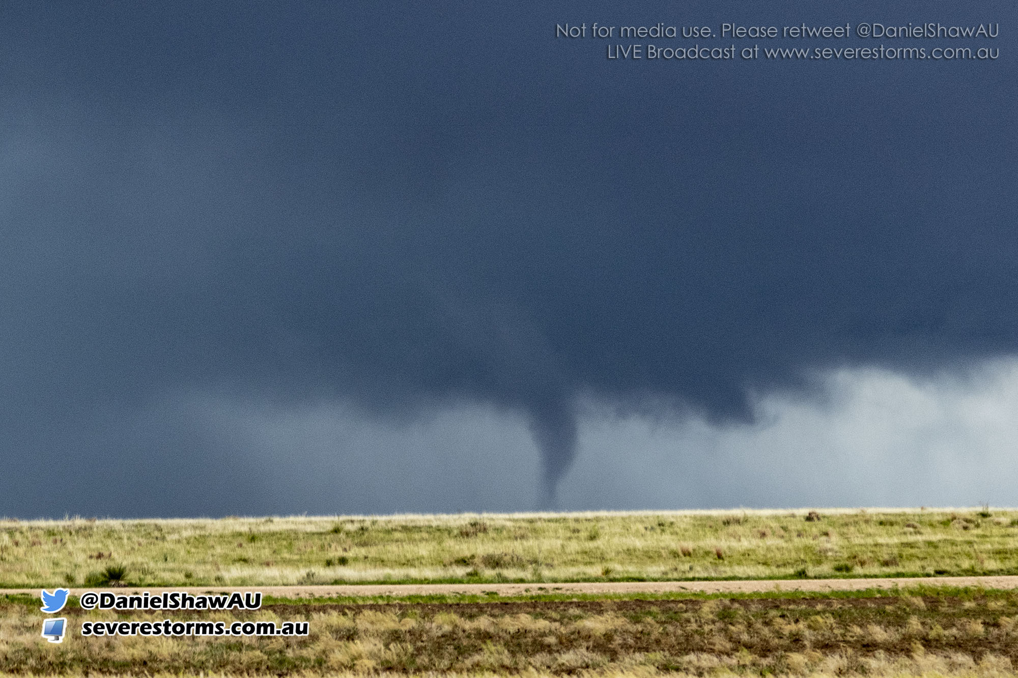 Daniel Shaw on Twitter "Brief tornado formed on the SE side of the