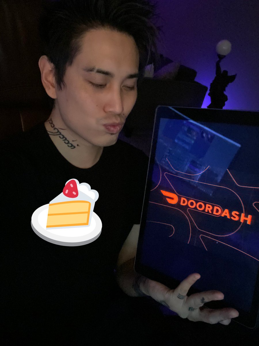 AnthonyKongphan's tweet photo. Stream live &amp; YES WE ORDERING ALL THE FOODS ON @DoorDash live while also helping raise charity for @heartofdinner !! 🍔 🍗 

https://t.co/m6jQiKLRrP

https://t.co/ayyjnlxCW6

#GamingDelivered #ad https://t.co/q0OrEnCoSw