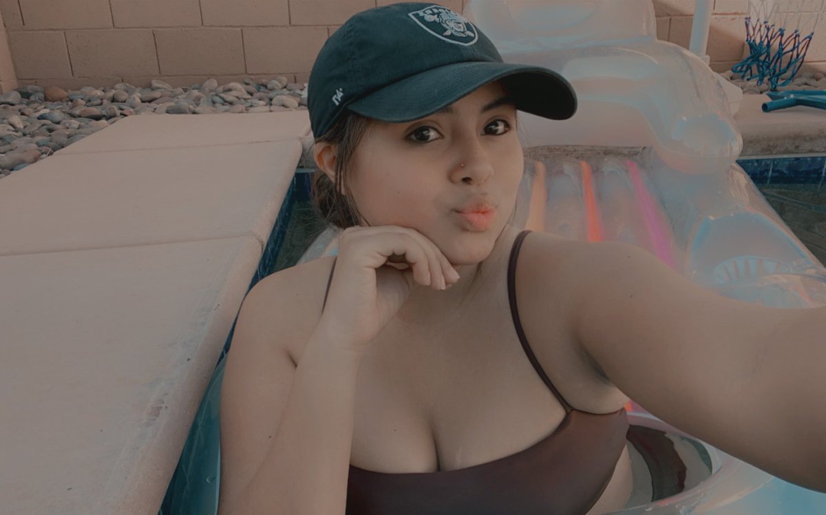 cladiiim's tweet photo. happy with loving myself 🐙 https://t.co/YvVmcoLokN