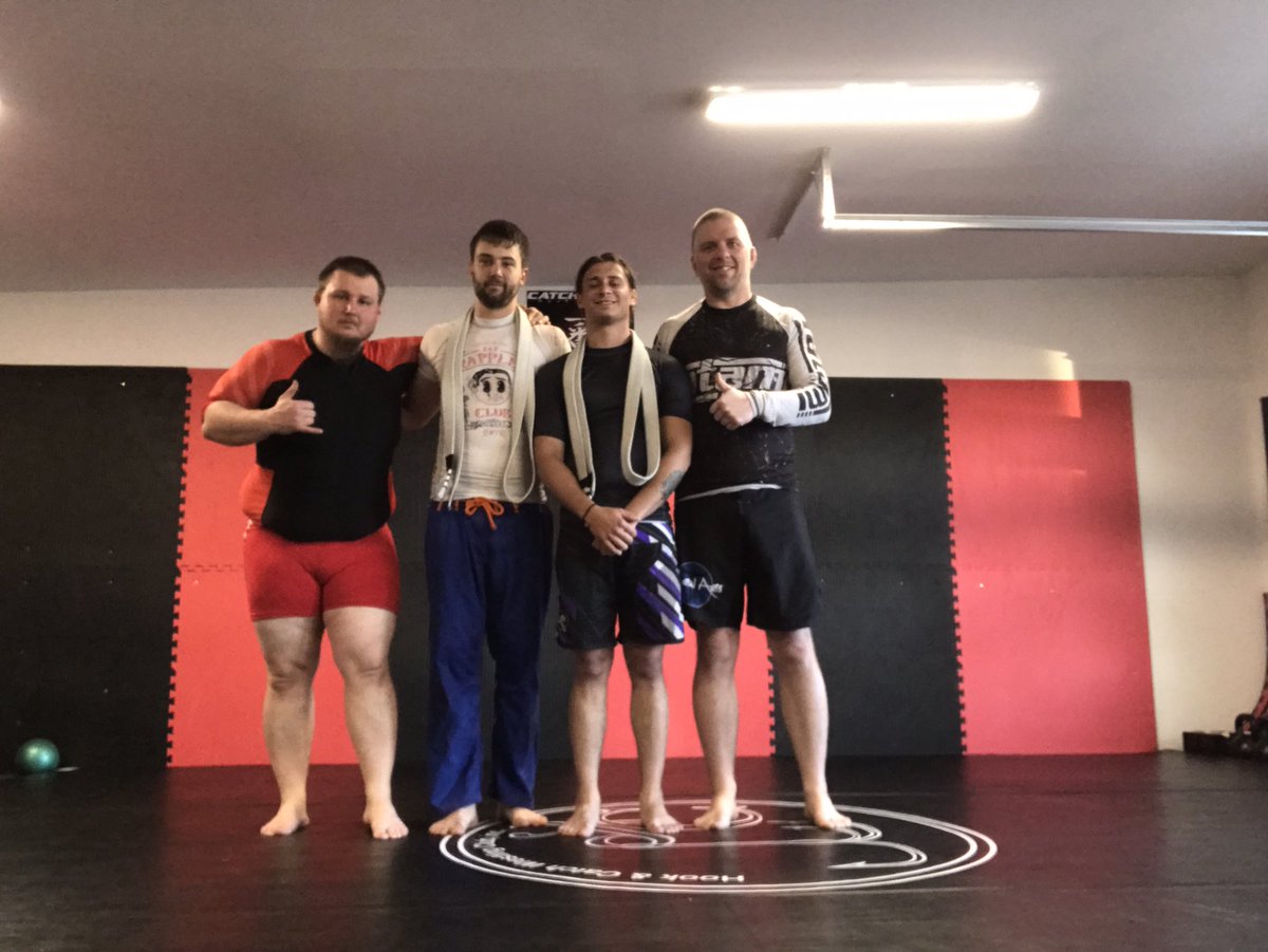leglock83's tweet photo. Fun training last night. #TeamHoneyBadger #CatchStyle #Grappling #JiuJitsu https://t.co/D3Non7n7fY