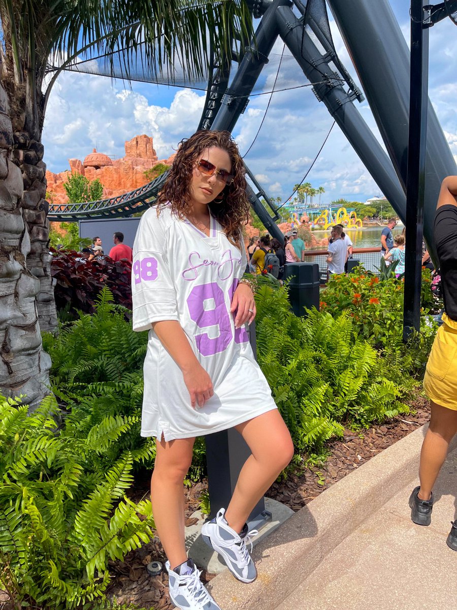 ladijaji08's tweet photo. 💜 this sean John collection is everything 
💜
💜
💜
- outfit: @Missguided x @seanjohn @Diddy 
- Sneakers: @Jumpman23 
#seanjohnxmissguided #missguided #ootd #2000vibes #orlando #fashionblogger https://t.co/H1LTWhH4nN