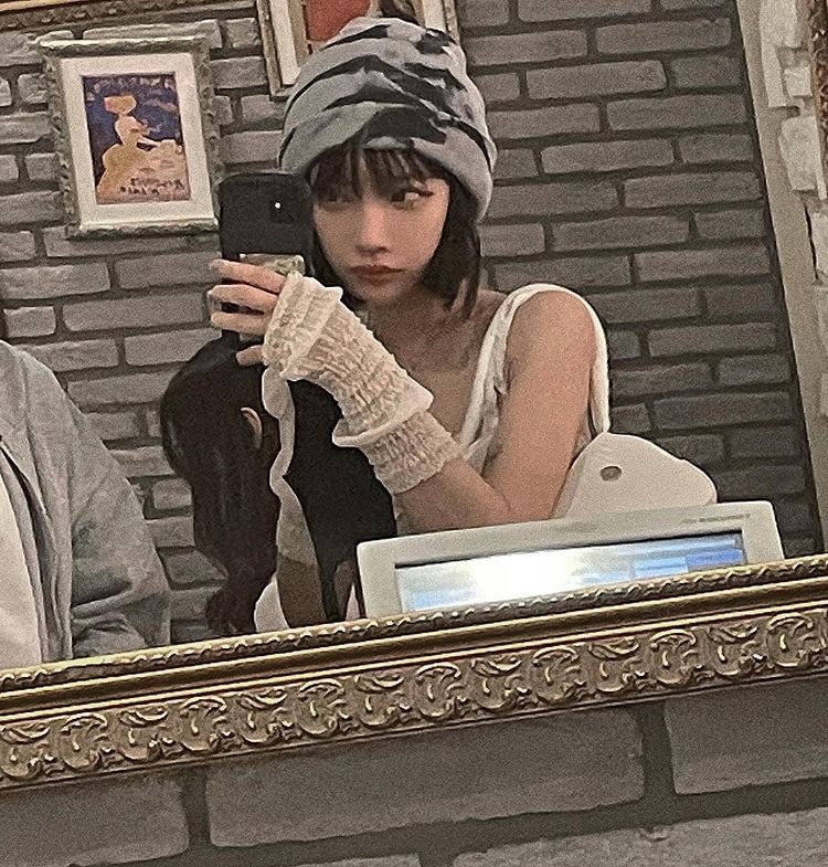 tabulseo's tweet photo. literally what are men i only know katy https://t.co/ywgkw7gCVL