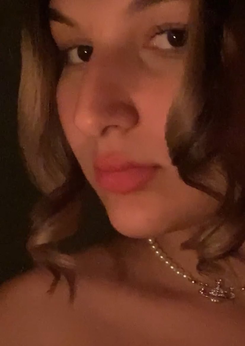 ekinoksie's tweet photo. @yeehawnora here u go me n my huge ass nose https://t.co/VMXrUM9igI