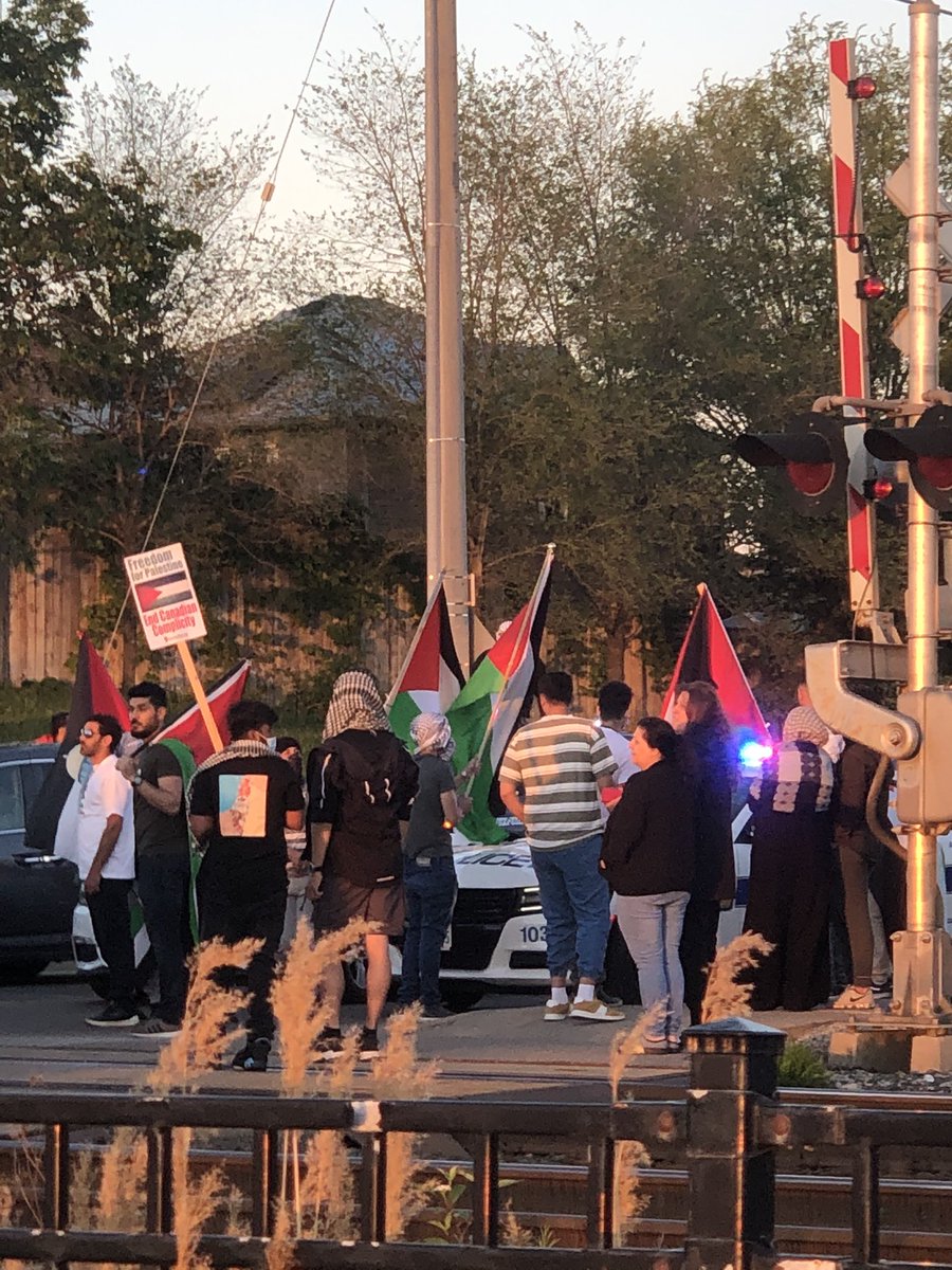 HumHum83's tweet photo. The Palestinian protesters have occupied the railway in Mississauga. They’re demanding an arms embargo on Israel. Spread the word. https://t.co/v9ejYClYso