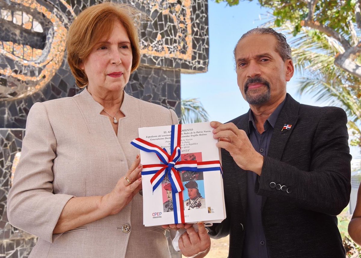 Epicentro_RD's tweet photo. 60 aniversario del ajusticiamiento del dictador Rafael L. Trujillo 🇩🇴

Esta mañana rendimos homenaje a los próceres dominicanos que sacrificaron sus vidas para liberarnos de la tiranía trujillista.

📍: Monumento a los Héroes del 30 de Mayo. 

#DíaDeLaLibertad https://t.co/dbhdUtozeo