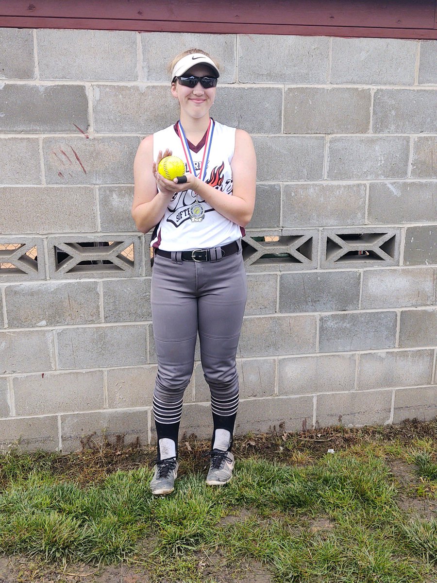 Alisha decided to punish the ball over the wall with a 2 run shot to help her team claim victory in the championship game of bracket play today. Buy that girl her favorite Oreos mom &amp; dad 😁🥎