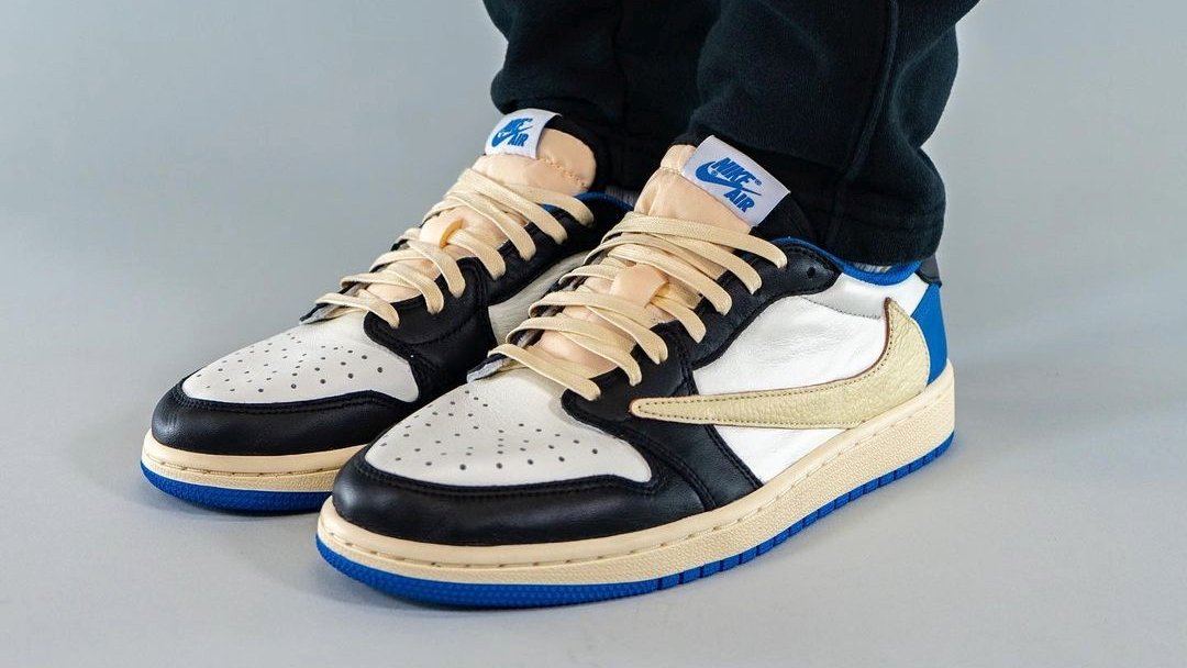 sneaker_wars's tweet photo. 【リーク】フラグメント デザイン × トラヴィス・スコット × ナイキ エアジョーダン 1 ロー OG(DM7866-140)
⇒https://t.co/ocEvtHpLgt
#sneakerwars #スニーカー #ナイキ https://t.co/YFRs9NW3lo