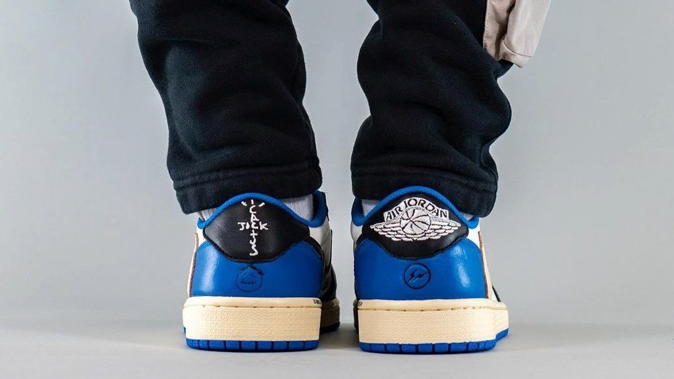 sneaker_wars's tweet photo. 【リーク】フラグメント デザイン × トラヴィス・スコット × ナイキ エアジョーダン 1 ロー OG(DM7866-140)
⇒https://t.co/ocEvtHpLgt
#sneakerwars #スニーカー #ナイキ https://t.co/YFRs9NW3lo