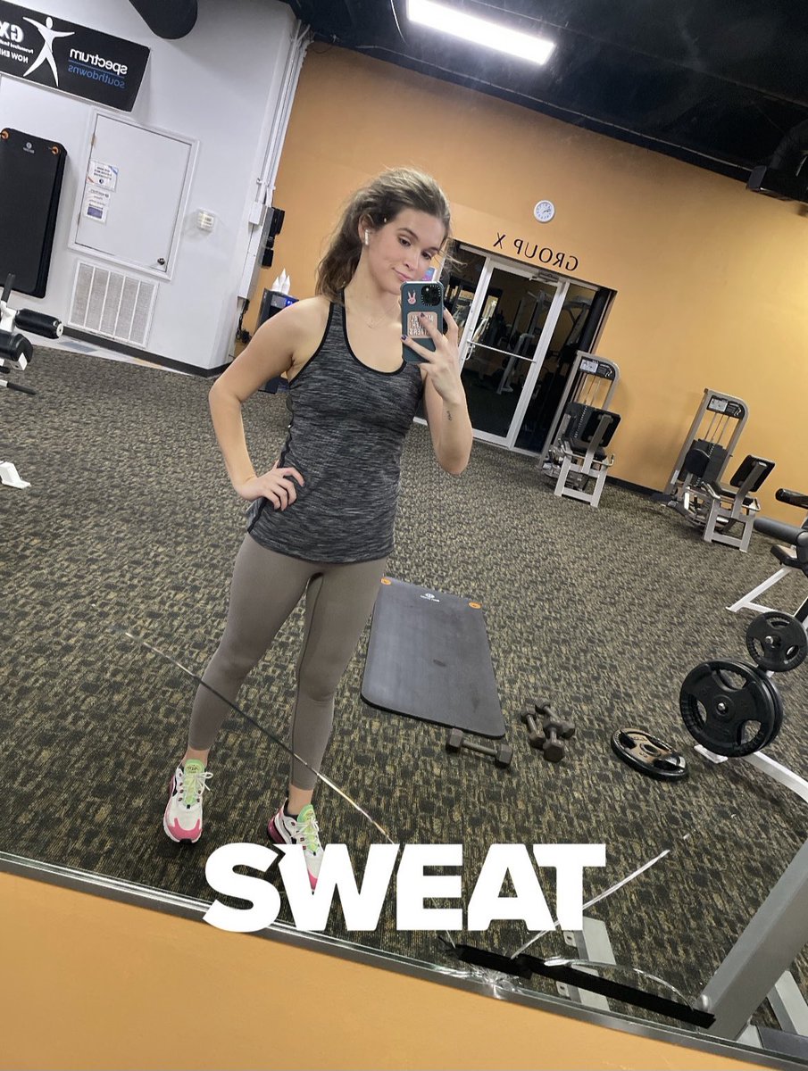 victoria_kenn's tweet photo. March -> April -> May
I am actually UP 5 pounds and feeling more powerful & confident than I ever have before 💪🏼 #screwthescale https://t.co/K9MQ0azgeQ
