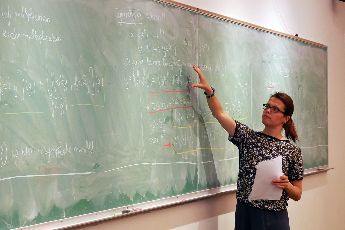FrancesVidotto's tweet photo. #LoopyTuesday Countdown to the 2021 Loop Quantum Gravity Summer School starting next Monday and lasting 3 weeks. Take the chance: this year the school is completely online! https://t.co/W6iZ79Ek7j https://t.co/mi1v3E1YvU