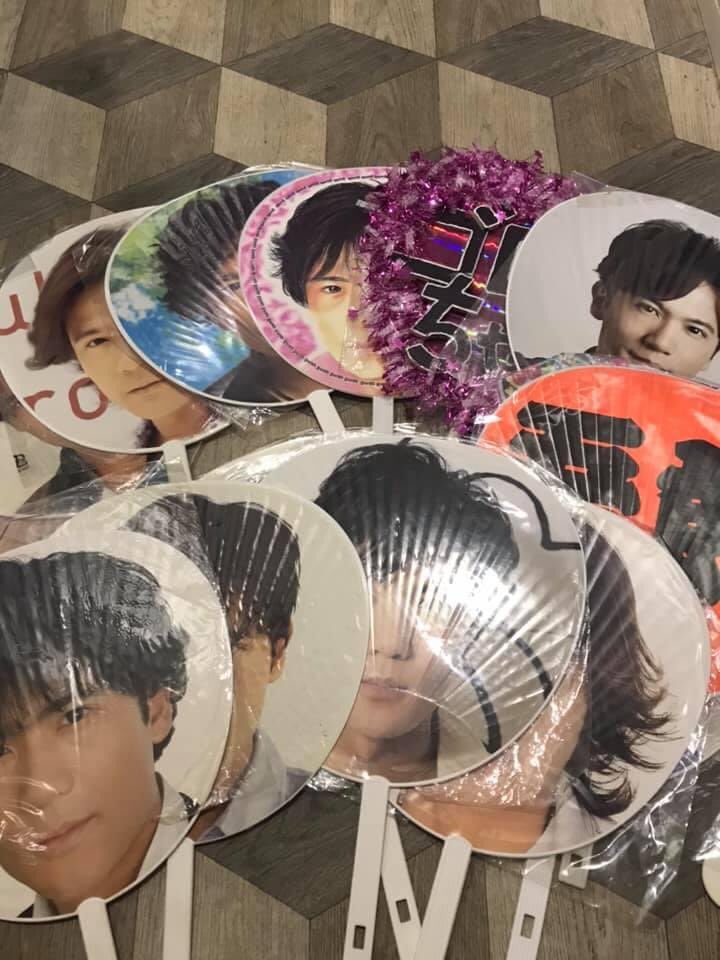 mikamiemi's tweet image. 舞台も中止になったから、週末は久々にMS.SとMIJ再生。で、、、歴代うちわ引っ張り出してきた。1本振り過ぎて根元折れたwwwまたペンラ振れる日はいつになるのか、、、
#スマオタ #smap #稲垣吾郎 #ジャニーズうちわ