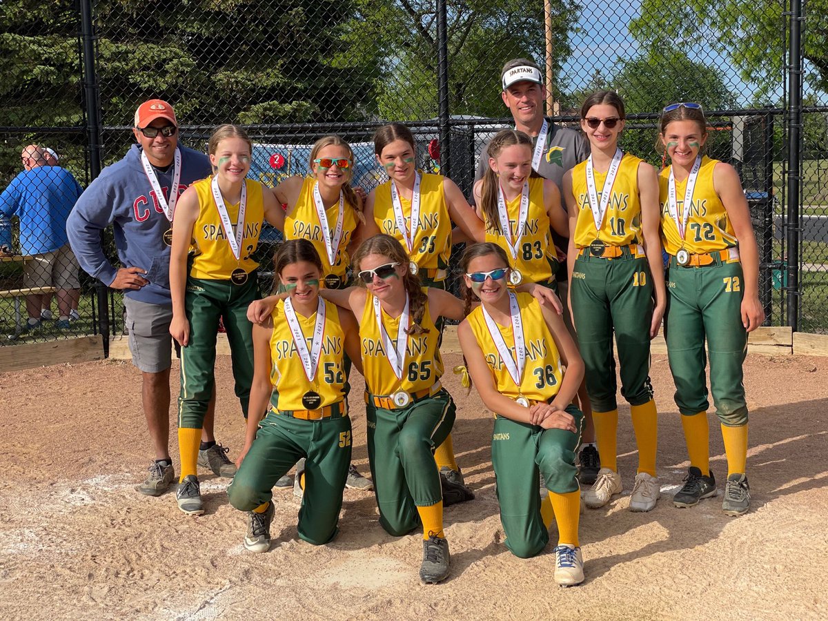 PatMahoney1931's tweet photo. We had to adjust our goals after falling to the silver bracket on a tie breaker.  So these resilient competitive girls went out and won the Park Ridge Silver Bracket Championship, finishing the weekend 5-1! Any championship is good championship!!
#GirlsCompete 
#GirlsOfSummer https://t.co/T6brIEvrYu