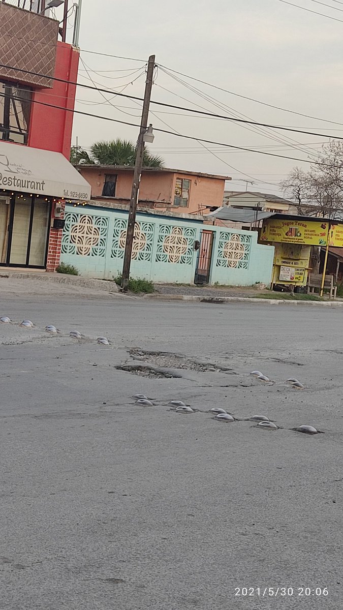 bondwe007's tweet photo. La foto antes que lo tapen (el bache) @MakiOrtizD @GobiernoReynosa https://t.co/rfNSy7eARR