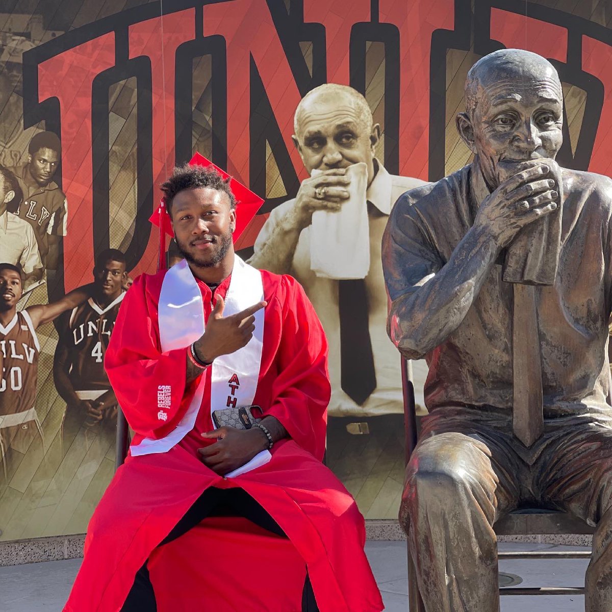 WorldStarDave's tweet photo. College graduate ✅. The marathon continues!! 🏁 https://t.co/3lYxv6FHW6