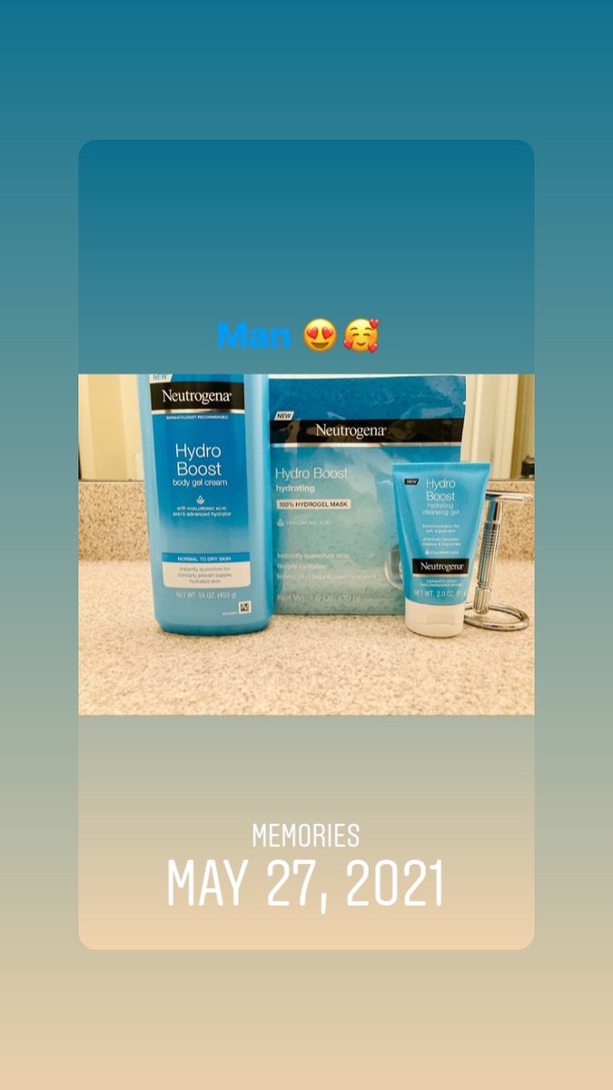Toptier43928792's tweet photo. My skin care products. Shit hydrates like magic no cap https://t.co/OLB4gp4lX4