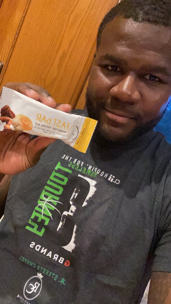 CJ1two's tweet photo. Perfect late night snack!! @ProlonFMD
#ad #ProLon #ProLonFMD #FastBar https://t.co/ZRBmUvlEpX