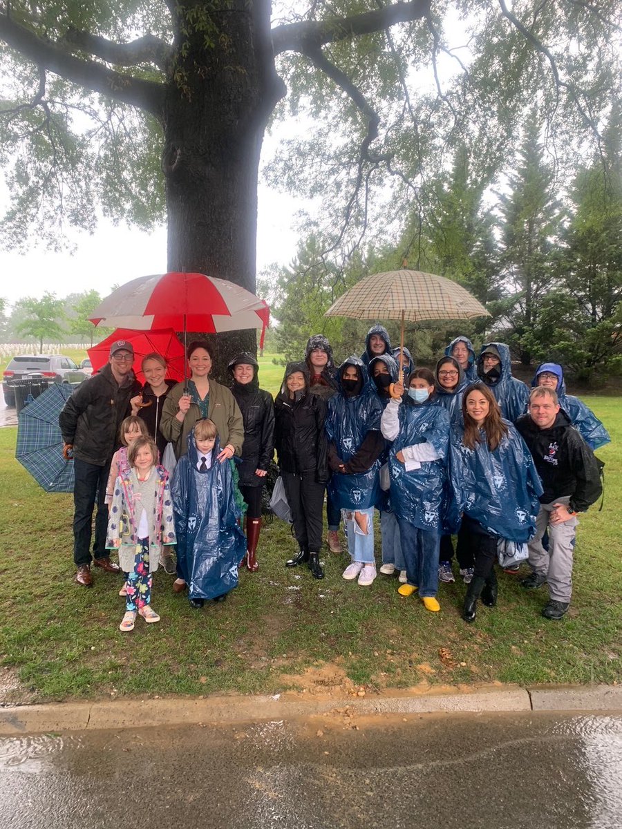 _lizhart's tweet photo. For #MemorialDay, the Travis Manion Foundation &amp; volunteers are visiting 4000 fallen heroes at @ArlingtonNatl on behalf of families &amp; battle buddies. Follow the #TheHonorProject this weekend as we say their names and honor their stories. 🇺🇸 @TMFoundation https://t.co/WYJAEMWILh
