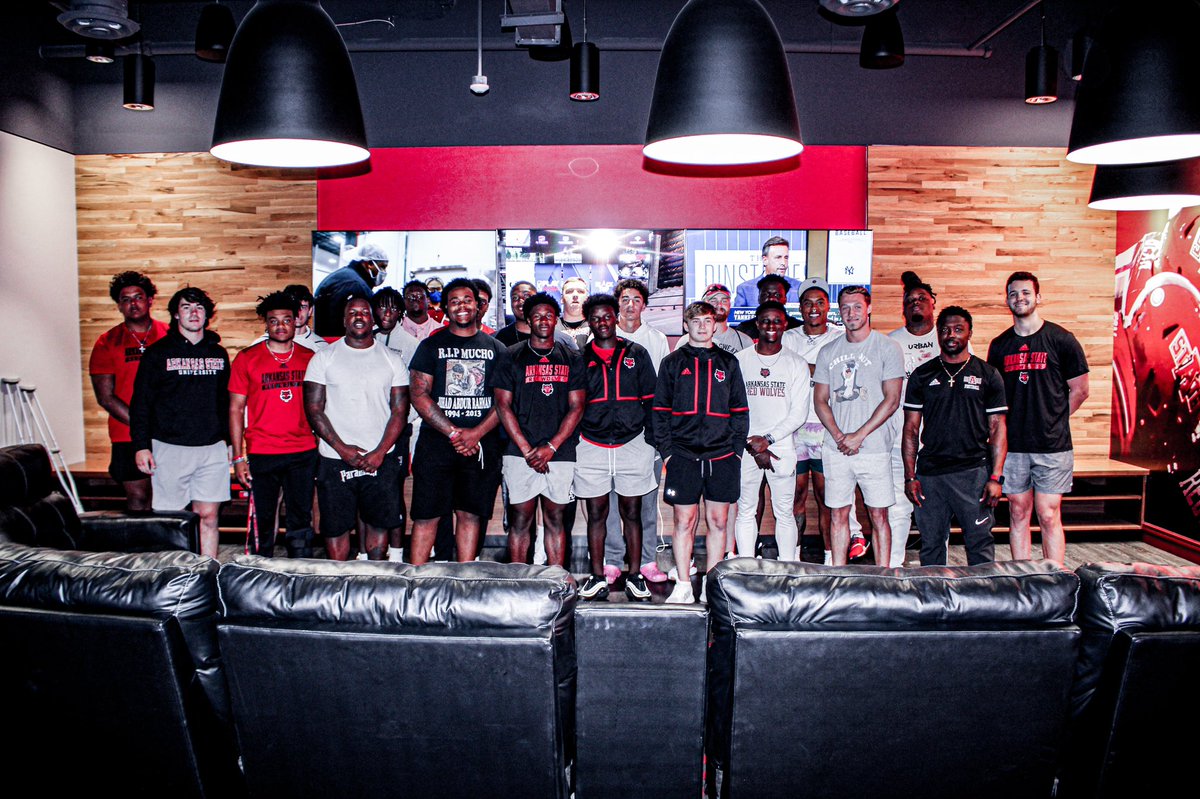 AStateFB's tweet photo. Excited to have all these guys joining the Red Wolves Family‼️🐺

#WolvesUp x #ADifferentBreed https://t.co/u6kXw07cg9