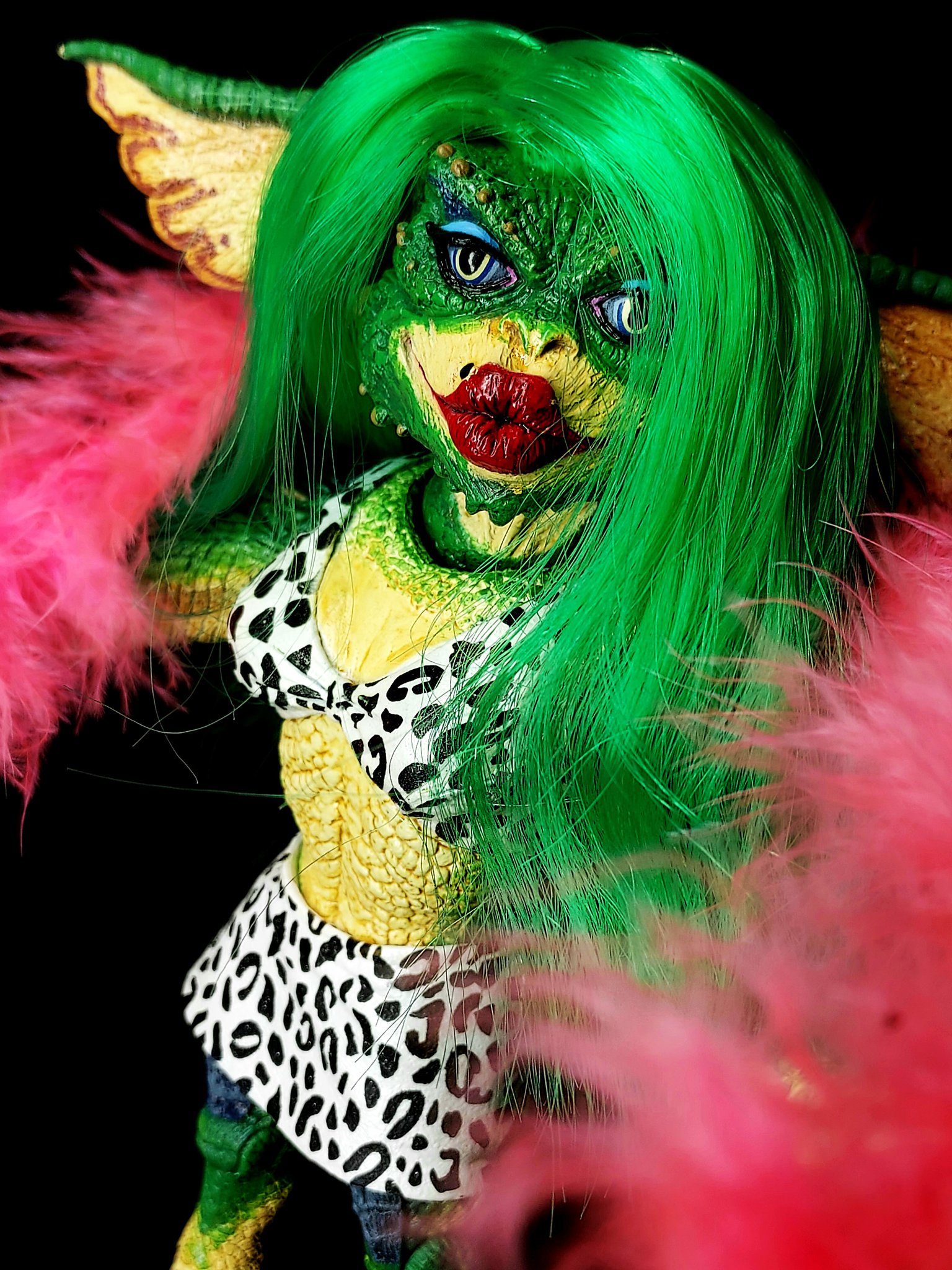 Skallywag Productions On Twitter Collectable Of The Day 00372 For Monday May 31st 2021 Neca S Reel Toys Gremlins 2 The New Batch 6 Ultimate Greta The Female Gremlin With Feather Boa And