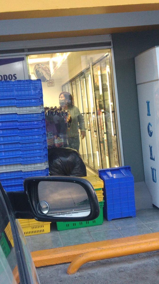 Parejazumpango2's tweet photo. Enseñando chichi en el Oxxo 🔥😈

RT
RT
RT https://t.co/lRypxLGBAY