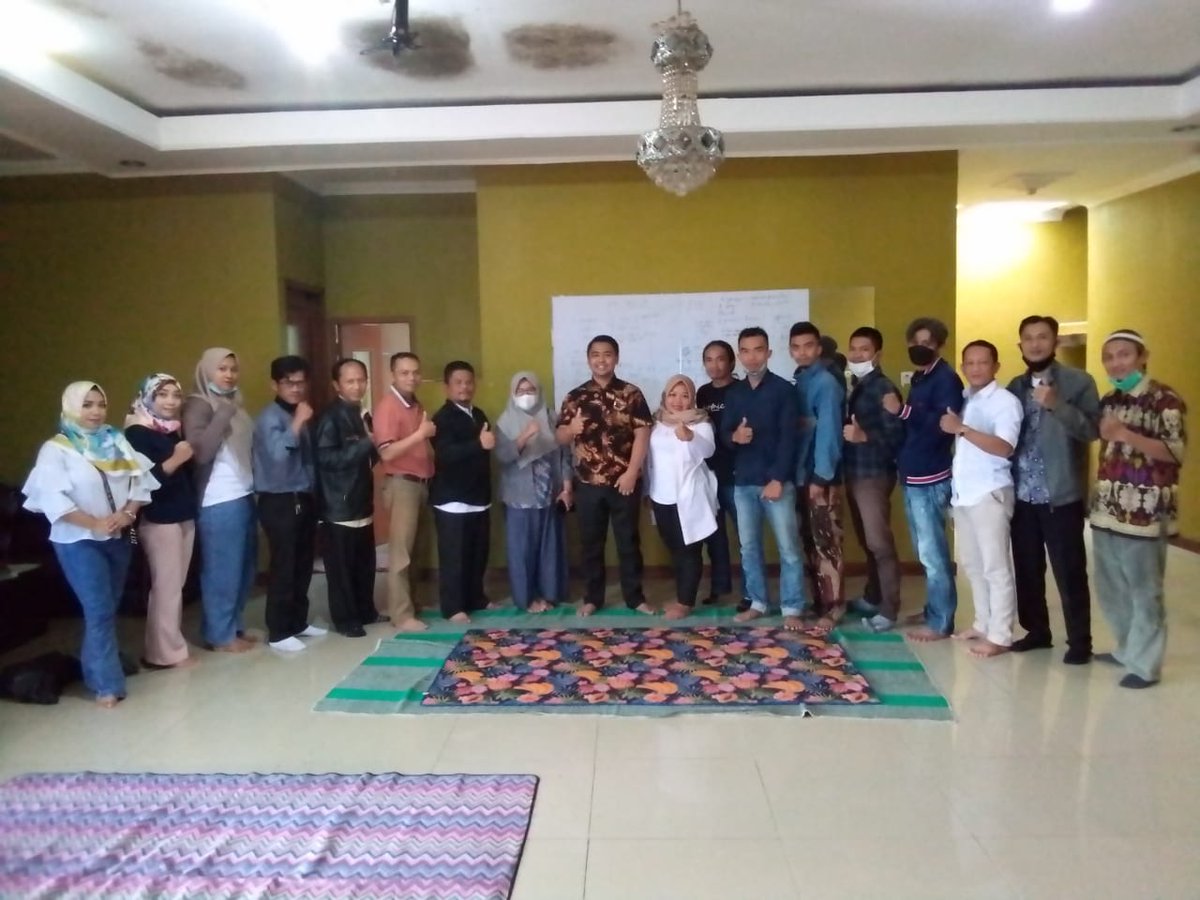 Penyuluhan Perkoperasian di Koperasi Karunia Alam Lestari
#penyuluhkoperasi
#depcoop
#SiapBersamaKUMKM
#KoperasiKeren
#UMKMBangkit
#ukmjabarpaten
#ppkljawabarat
#ppklcianjur
#