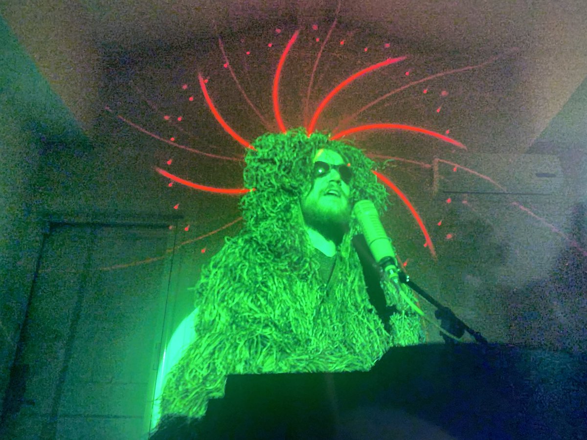 notmalibubarbie's tweet photo. Does anyone have an explanation for the ghillie suit...I’m so confused. I’m sure there is a reason, but I can’t find it. #BoBurnham #inside https://t.co/xYBEp7Apme