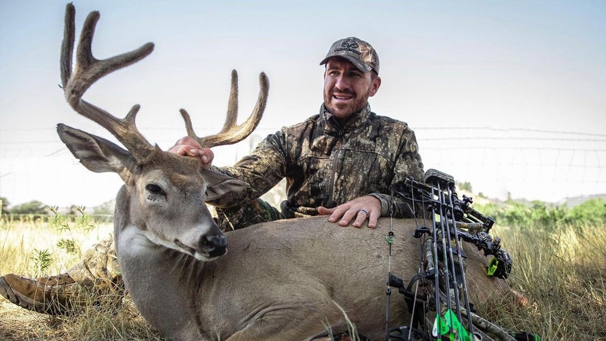 Realtree's tweet image. 🎣   ---&amp;gt; 🦌

#Academy #RealtreeFishing #RealtreeTimber