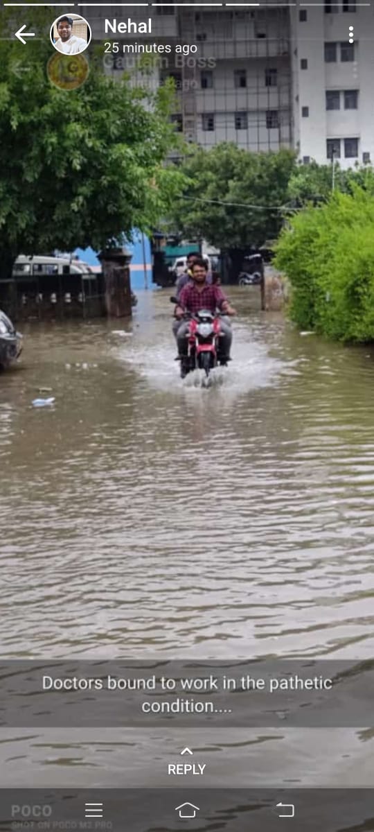 mithu_mec's tweet photo. #BMSCIL #Nitishkumar A premier medical institute of North Bihar, Which is itself crumbling,and in rainy days it is almost impossible for resident doctors to reach the main hospital buildings from their hostels.
Rest pictures says it all!
Darbhanga medical college,Darbhanga. https://t.co/KK5ejO7wra