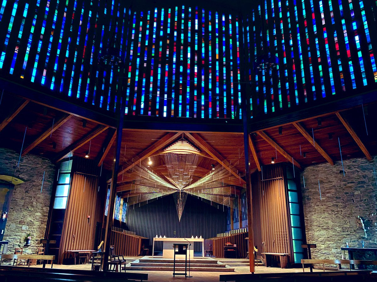 KerryAlys's tweet photo. Congratulations Portsmouth Abbey School Class of 2021! Exhilarated to celebrate in person with you and proud of your resilience, sacrifice, perseverance and care for each other and the common good. Also, this is stunning sacred space. #Classof2021 #commencment https://t.co/o7gGw5wBmj