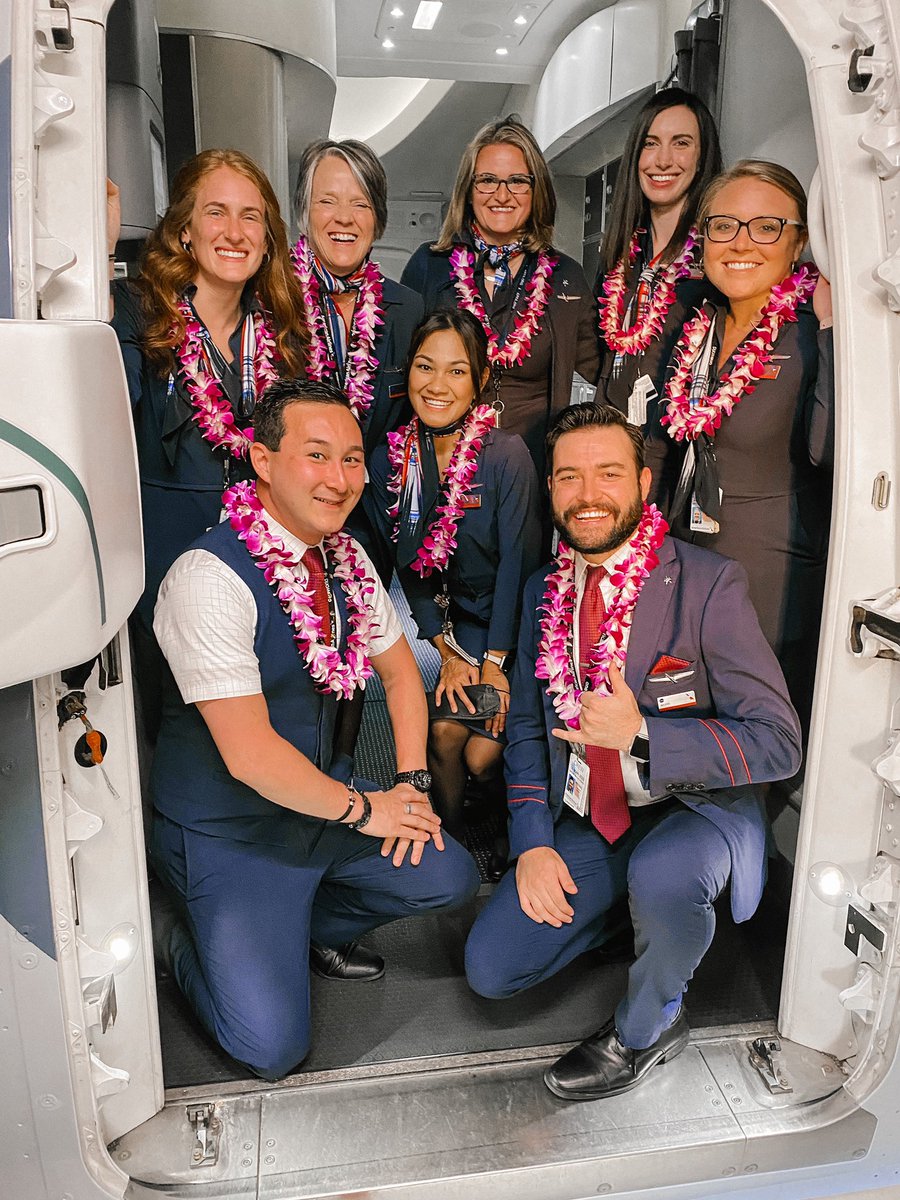 JetSetSimmer's tweet image. Mahalo! 🤙🏼🌺 ready to work back to Chicago! Hope y’all are have a good &amp;amp; sim-ply amazing weekend!