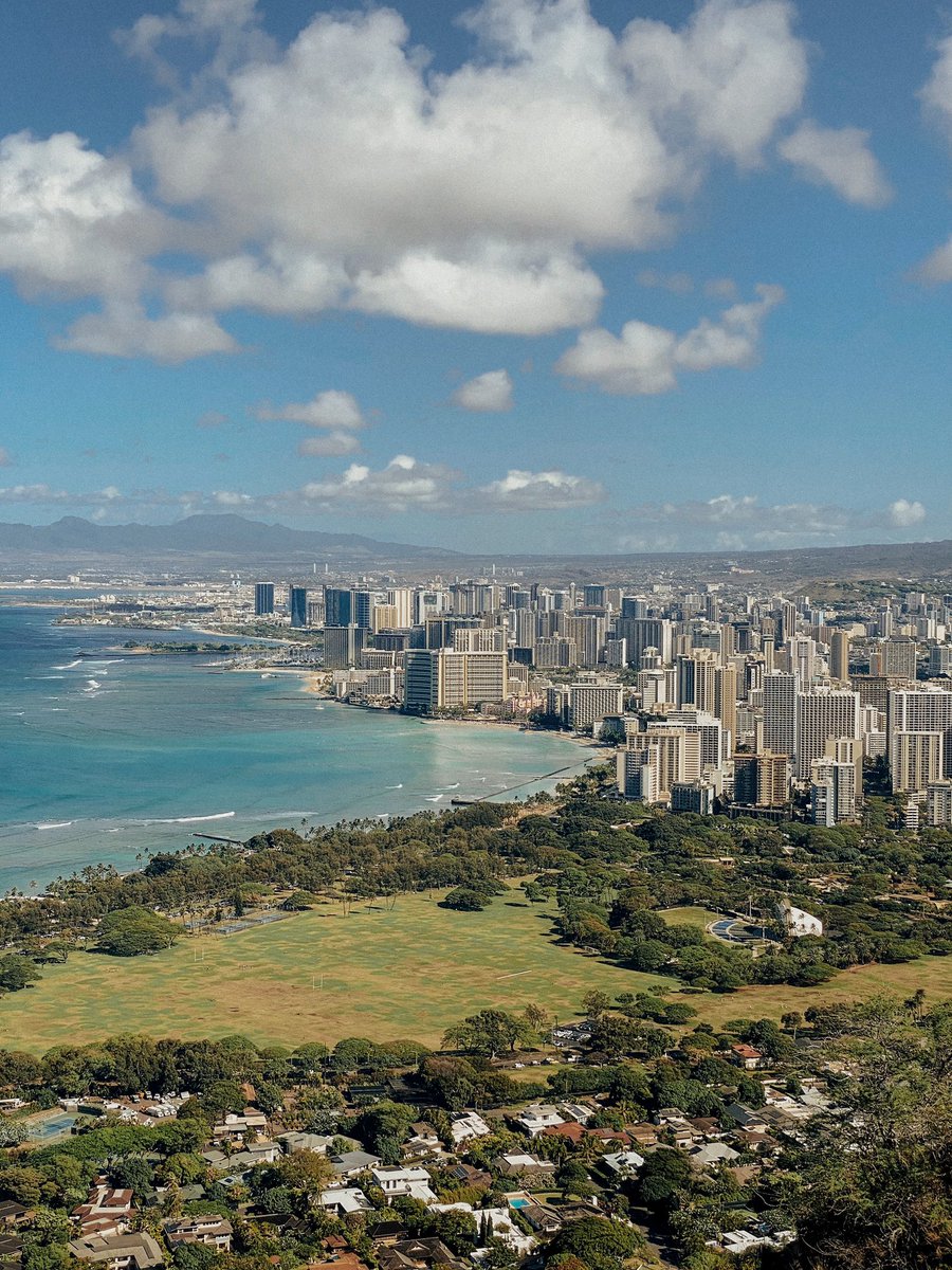 JetSetSimmer's tweet image. Mahalo! 🤙🏼🌺 ready to work back to Chicago! Hope y’all are have a good &amp;amp; sim-ply amazing weekend!