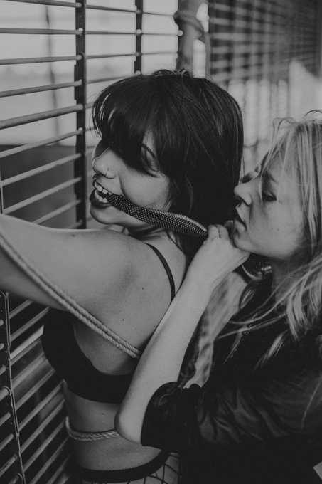 Hush now, pretty pet. https://t.co/nSmcTgoPKF