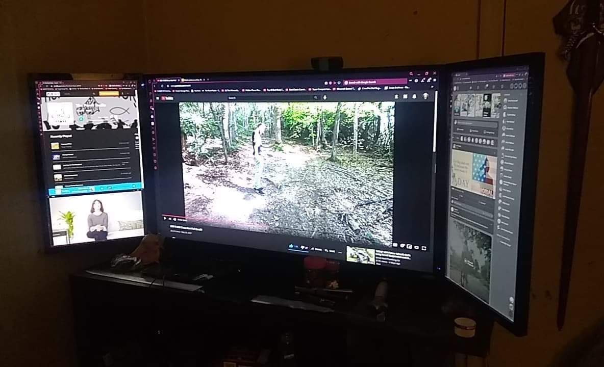 Got <a href="/RStoneDragon/">Red Stone Dragon</a> monitors set up and working. Looking good.