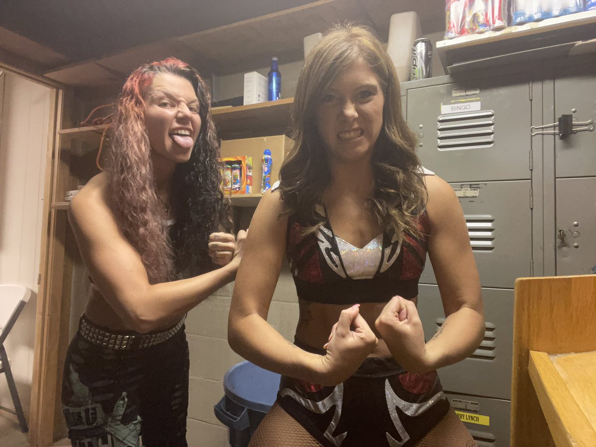 ShawnaReed93's tweet photo. @Hayley_Shadows and I went back into the closet....I even screwed her 😂🤣
#WomensWrestling #customs #DaughterOfAThousandManiacs #HayleyShadows #DaughtersOfDarkness https://t.co/Z9nrrUdZMw