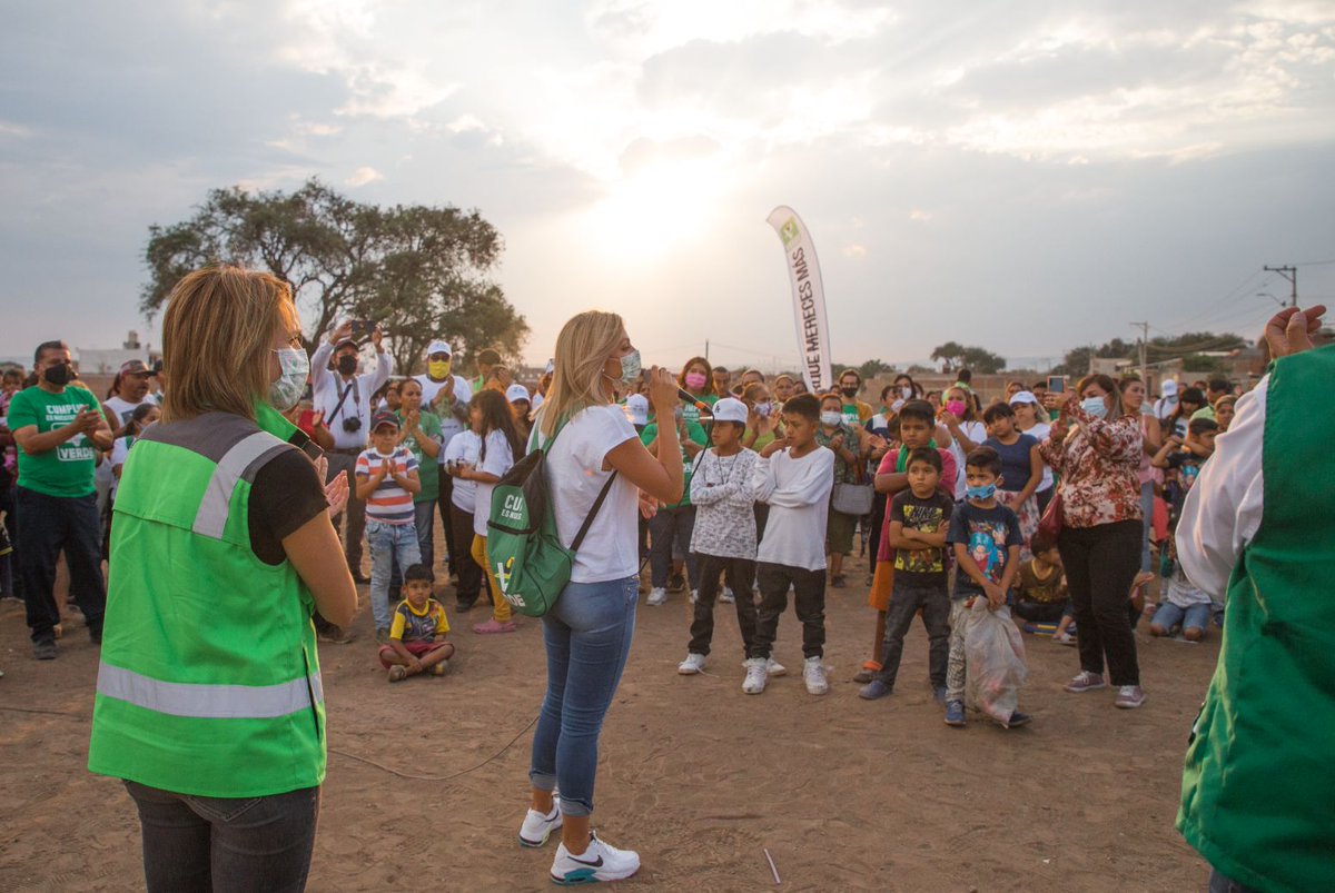 SContrerasMX's tweet photo. La luz de un nuevo día para #León está cerca y con ello el cambio que necesita.
💚@karladlpuente y @garciaricardomx han trabajado sin descanso en todo el Distrito lV llevando #SolucionesNoPromesas y tienen un compromiso con la gente y no la van a defraudar.
#PasateDeVerde https://t.co/vsuAj8s6wg