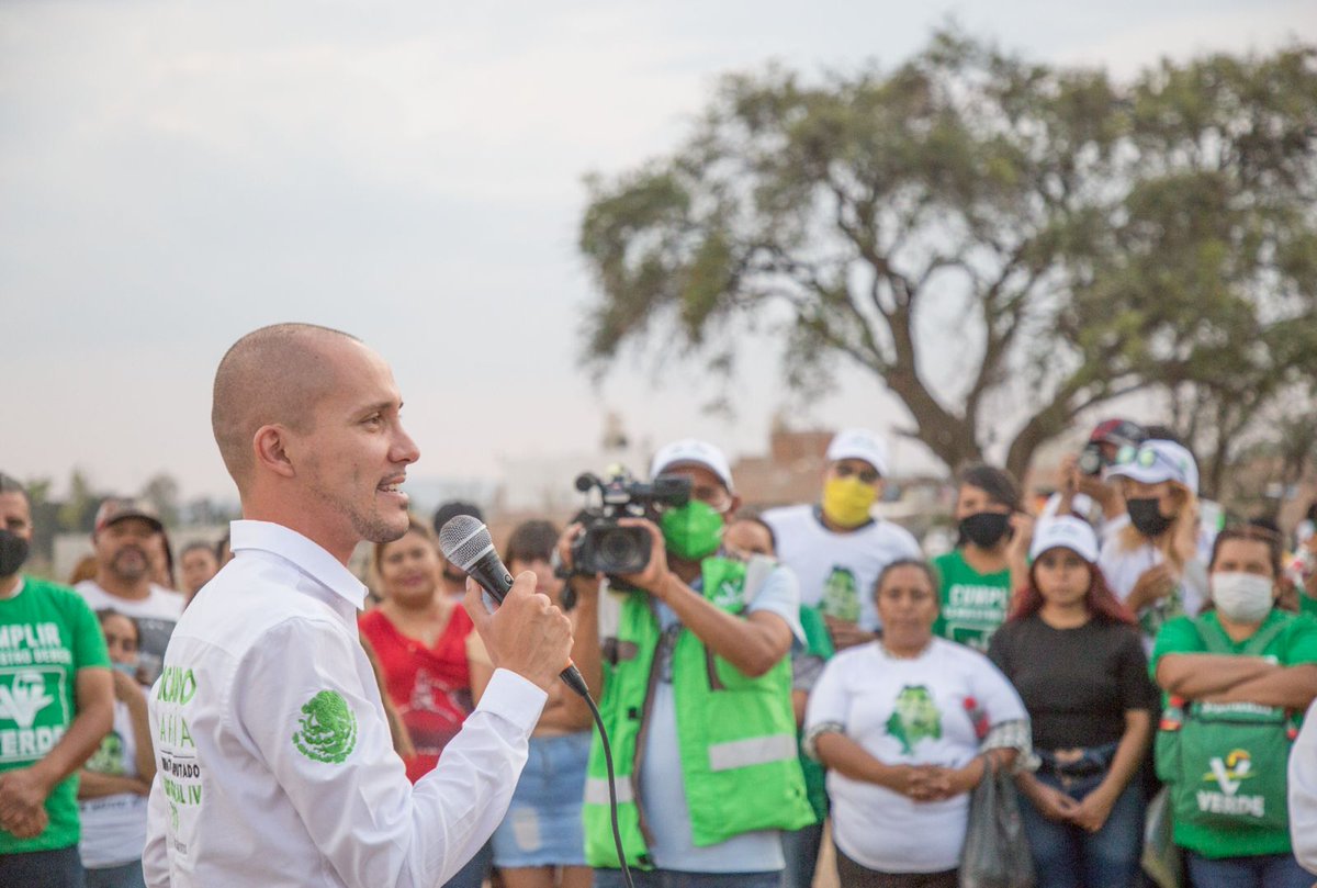 SContrerasMX's tweet photo. La luz de un nuevo día para #León está cerca y con ello el cambio que necesita.
💚@karladlpuente y @garciaricardomx han trabajado sin descanso en todo el Distrito lV llevando #SolucionesNoPromesas y tienen un compromiso con la gente y no la van a defraudar.
#PasateDeVerde https://t.co/vsuAj8s6wg