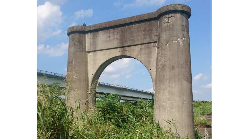 かめかめ牧場 上江橋の途中で階段降りると近くで見れます なんとなく趣がありますよ