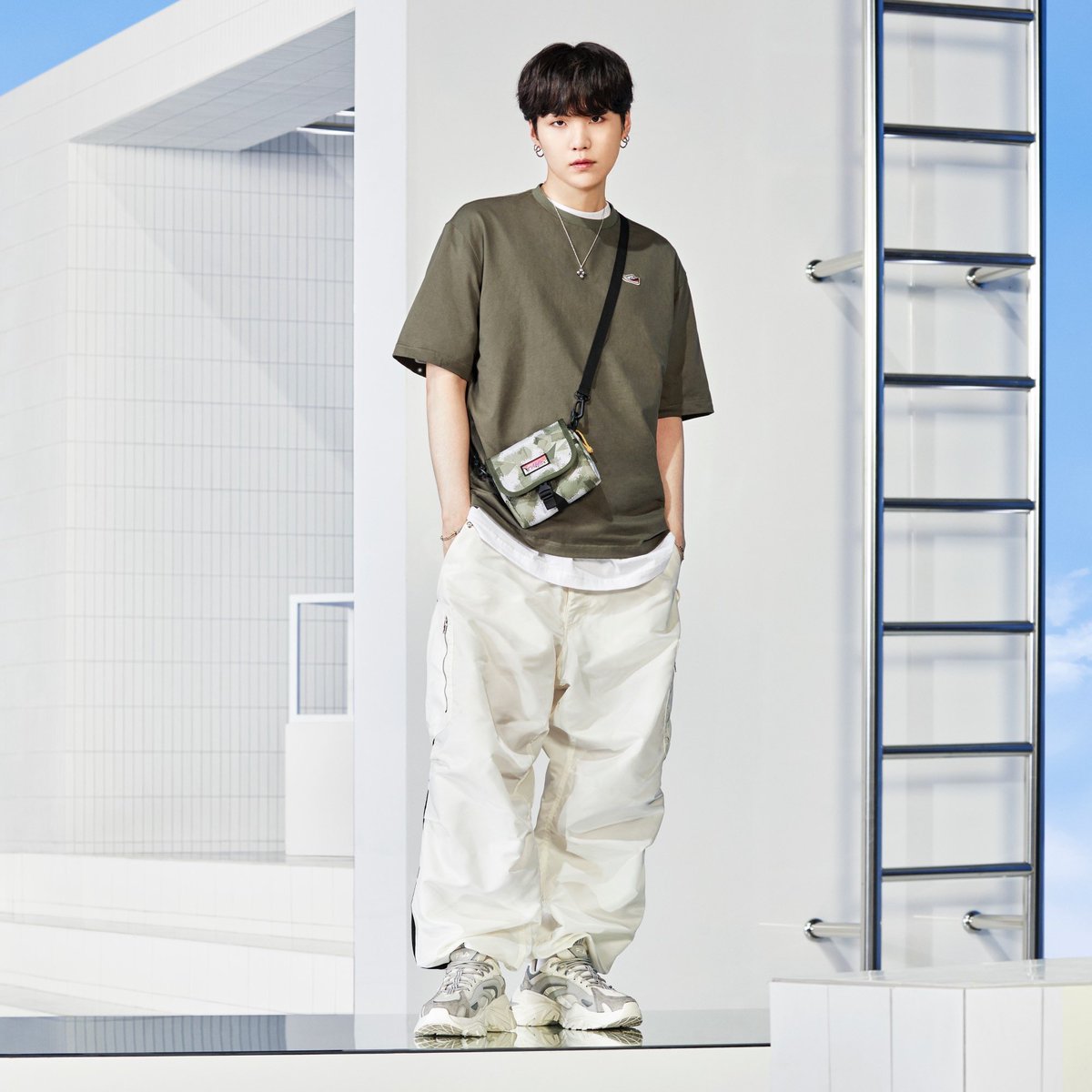 pm5_twt's tweet photo. FILA #SUGA https://t.co/faKI69k6NX