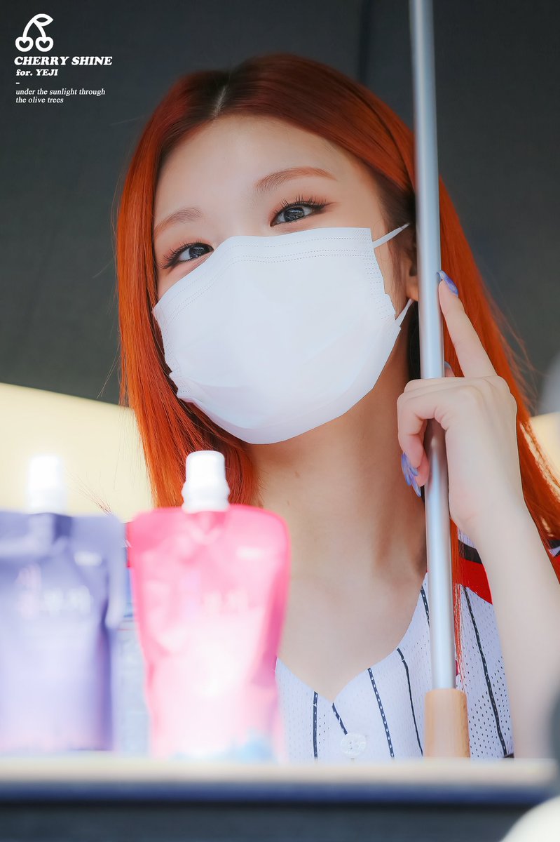 Yeji_Fan's tweet photo. 210530 예지 HQ

고양이 웃는거 보고가세요.,,.,.,.,.,.😭😭

#ITZY  #있지  #YEJI  #예지     
@ITZYofficial https://t.co/M4upTSNRy7
