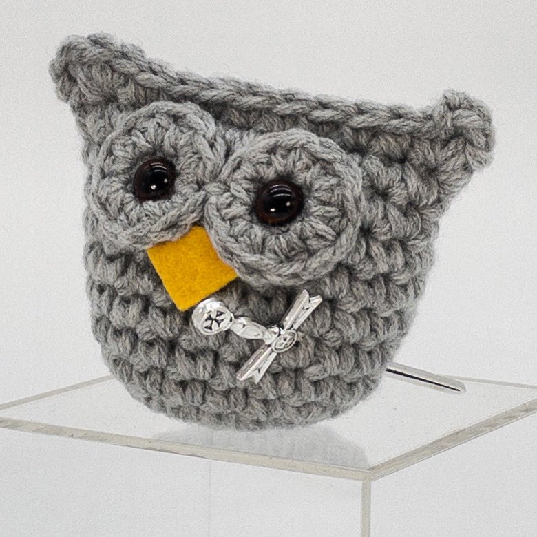KirstenOwls's tweet photo. This Owl is The Knight! Loyal and honourable, this Owl will fight every enemy with gallantry! #kirstenowlcompany #owlbuddy #iamanowl #owl #owlgift #owlgifts #owlgiftideas #fathersday #fathersdaygift #owlbox #nightwatch #nightwatchers #nightwatchnation #nightwatcher https://t.co/8IisTXMtDK