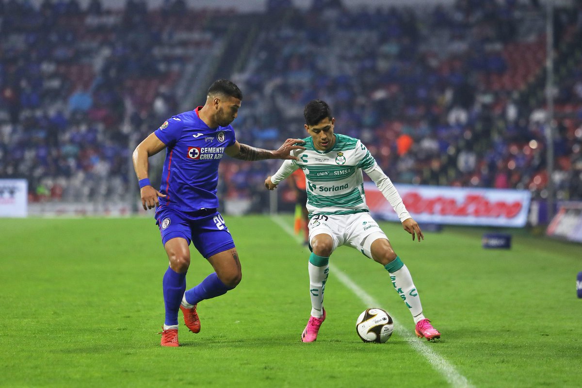 UltimatumMx's tweet photo. Al descanso, Santos Laguna está ganando en el 🏟 Azteca y empata el marcador global de la final del #Guard1anes2021 😱

¿De nuevo fracaso celeste? https://t.co/VrnS9bstz3