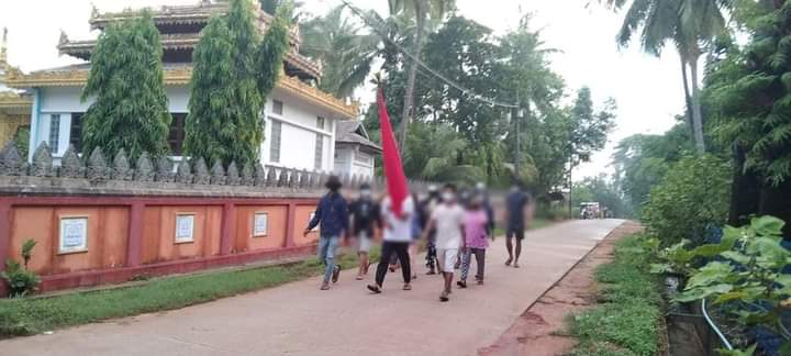 itayninh's tweet photo. Young protesters in Laung Lone Township, Dawei District staged an anti-military dictatorship protest on this morning.

#May31Coup
#WhatsHappeningInMyanmar https://t.co/9ylkfYm84K