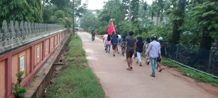 itayninh's tweet photo. Young protesters in Laung Lone Township, Dawei District staged an anti-military dictatorship protest on this morning.

#May31Coup
#WhatsHappeningInMyanmar https://t.co/9ylkfYm84K