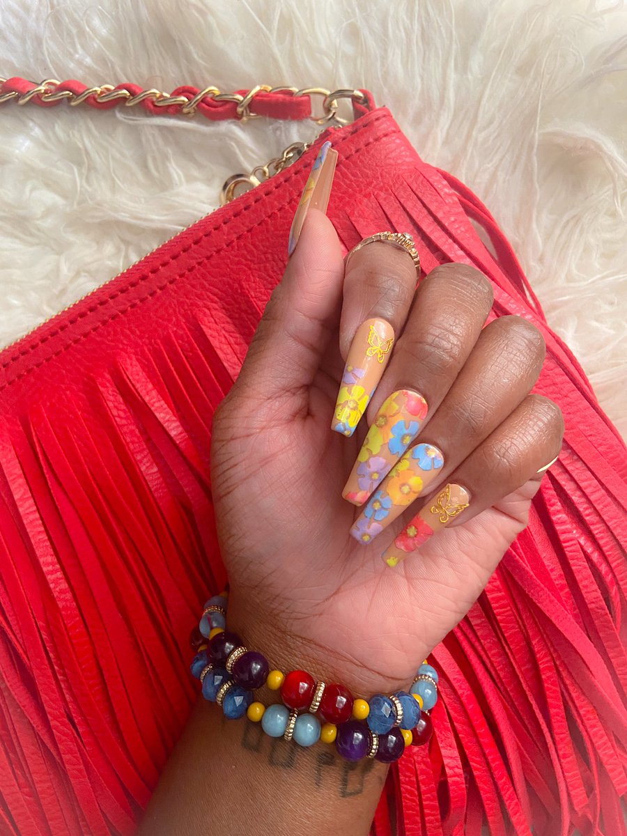 TippedByaRose's tweet photo. “Good 4 U” is the fun summer set you’ve been waiting for! 🏖 It’s part of the June 1st collection dropping early tonight at midnight for the 50% off #MemorialDaySale. 
🌹https://t.co/V7sEadrUUE

#tippedbyarose #pressonnails #pressons #coffinnails #nailfie #pressonsforsale https://t.co/Ln4YICYDxq