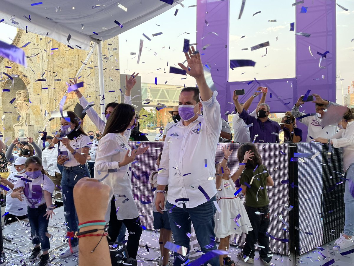 EnriqueV01's tweet photo. Lo logramos, @HagamosJalisco llegó para quedarse, para unir esfuerzos y para hacer que lo cambios sucedan!! 💪🏽💜💜
#HagamosHistoriaJuntos #Distrito4Local #zapopan https://t.co/6O053vCset