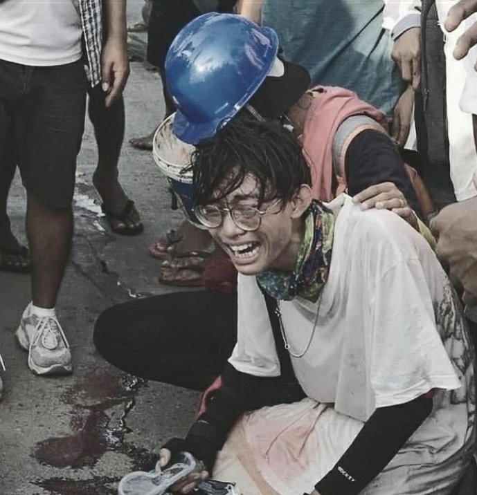 YinHmoo's tweet photo. Nightmares are so long
Myanmar people heart are broken into pieces...
Many youths and child had been died.
Many writers, celebrities, doctors and teachers are in jail ...
The world is still worring with statements
We fight back and we get hurt but we never give up!!
#May31Coup https://t.co/nBbC9uccCy