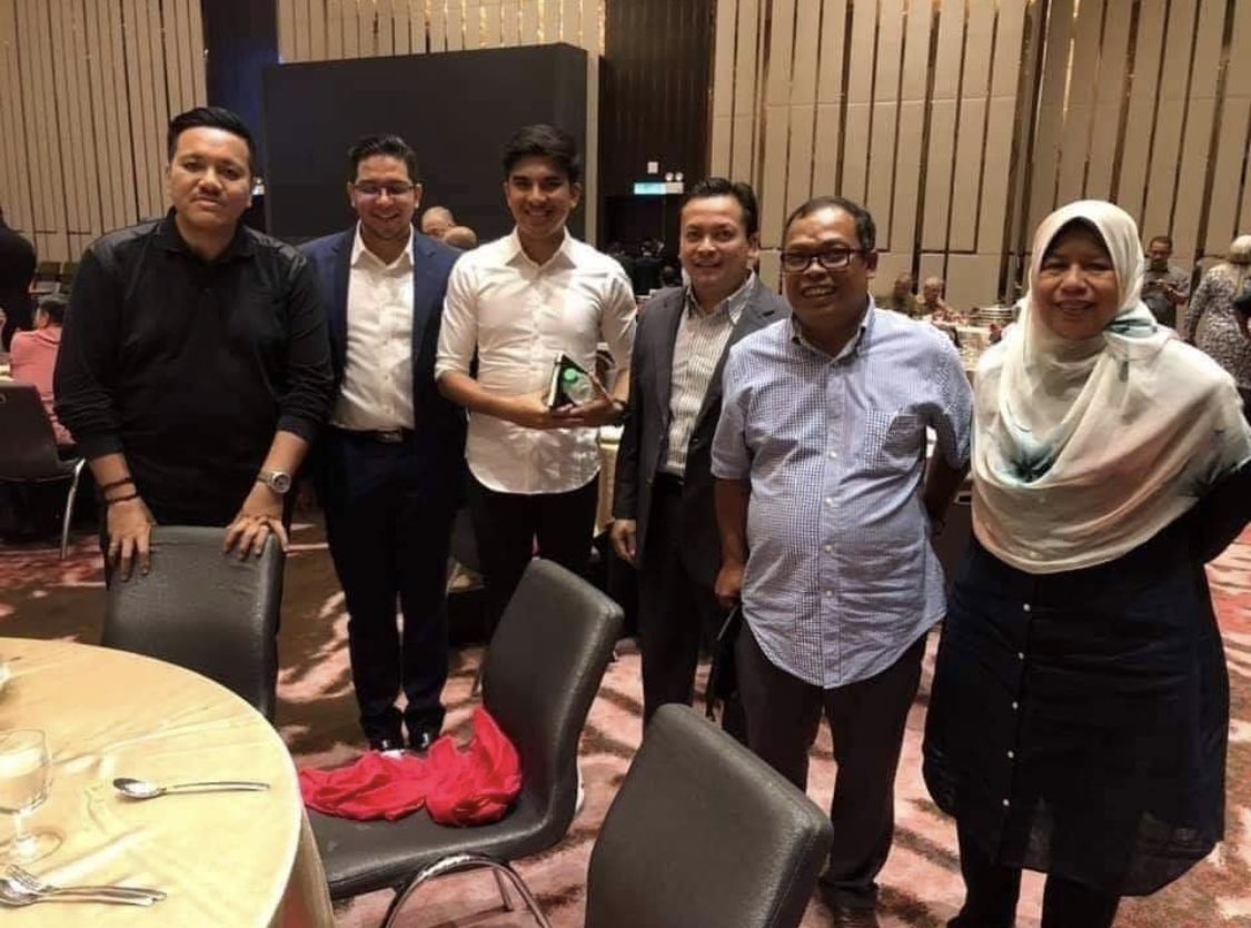 amer7211's tweet image. Lain kali jgn sesekali bersekongkol dgn pengkhianat2... tengok kan skrg rakyat dah susah...